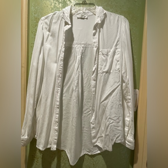 Basic white long sleeve button down - Picture 1 of 2